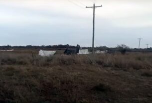 Los vecinos de Buratovich se organizaron para dividir y cuidar los terrenos municipales que ocupan en reclamo de una solución habitacional.